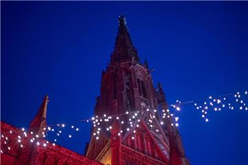 Blick auf die Große Kirche. So schön wird der Weihnachtsmarkt 2019 in Bremerhave...