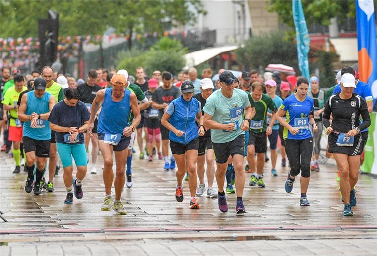 Bremerhaven-Marathon: Gute Zeiten trotz Dauerregens Halbmarathonstart beim 17. Bremerhaven-Marathon