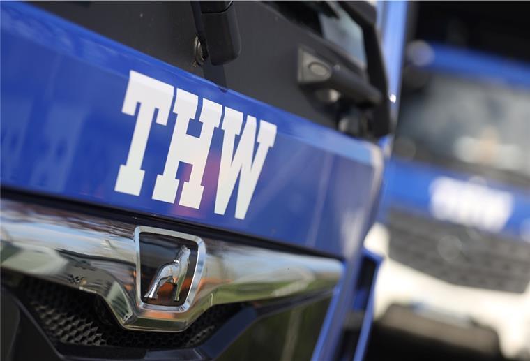Zivilschutz: Bundesfahrzeuge auch in Bremerhaven alt Blick auf einen Schriftzug vom Technischen Hilfswerk (THW) auf dem neuen Führungs- und Kommunikationskraftwagen.
