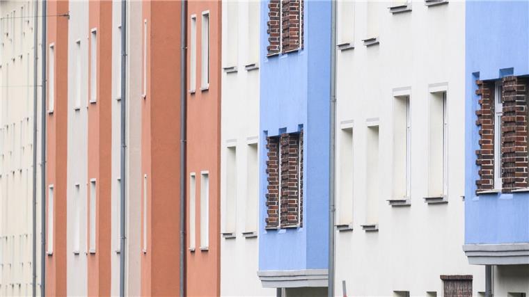 Blick auf Mehrfamilienhäuser in der Innenstadt.