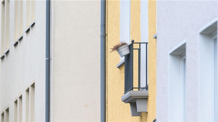Blick auf Mehrfamilienhäuser in der Innenstadt.