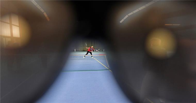 Blick durch eine Simulationsbrille: So etwa sieht ein Mensch mit der Augenkrankheit Grüner Star. Blindentennis richtet sich an sehbeeinträchtigte und blinde Menschen. 