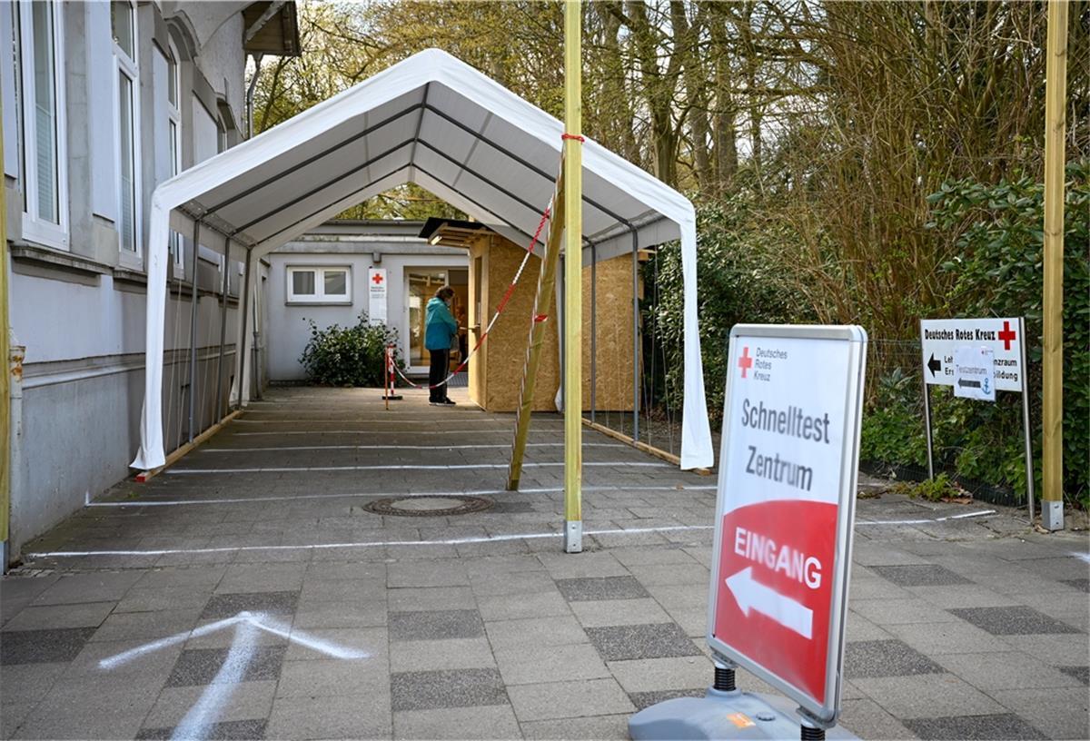 Bremerhaven: So testet das DRK in Speckenbüttel Blick in das Testzentrum Speckenbüttel. Foto Scheschonka