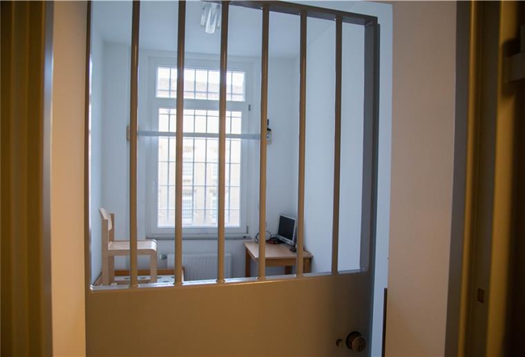 Corona: So hält die JVA Bremerhaven das Virus draußen Blick aus der Justizvollzugsanstalt in Bremerhaven auf den Innenhof.