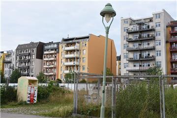Blick von der Rudloffstraße auf die Gründerzeithäuser der Alten Bürger: Die Arbeiterwohlfahrt will in der Baulücke im Zentrum einen Neubau für betreutes Wohnen errichten. Einen in der Zukunftswerkstatt geforderten Durchgang will die Awo jedoch nicht.