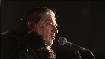 Blixa Bargeld braucht den Live-Auftritt.