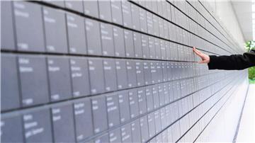 Blumenkränze zum Gedenken an die Opfer des Holocausts wurden in der vergangenen Woche in Hannover zerstört und beschädigt. (Archivbild)