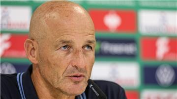 Bochums Trainer Peter Zeidler ist nach dem Pokal-Aus enttäuscht.