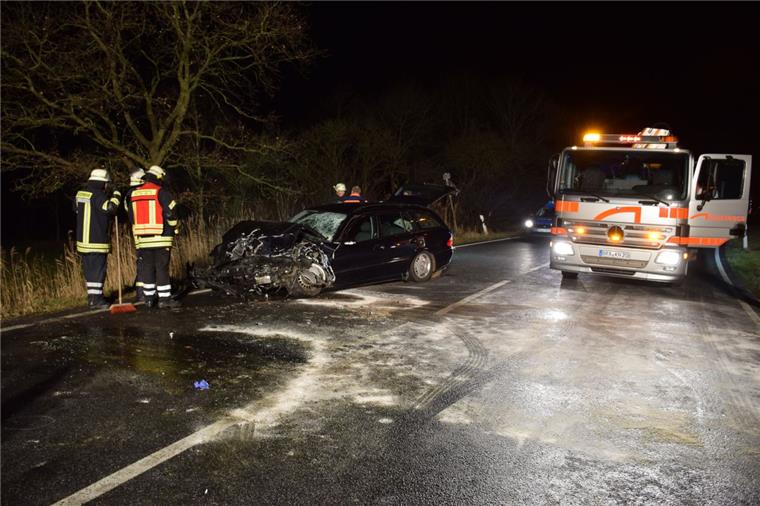 Böser Unfall mit fünf Schwerverletzten in der Nähe von Schwei.