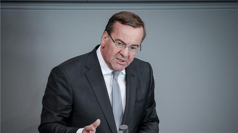 Boris Pistorius (SPD), Bundesminister der Verteidigung, spricht.