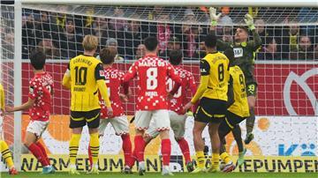 Borussia Dortmund wartet weiter auf den ersten Auswärtssieg der Saison.