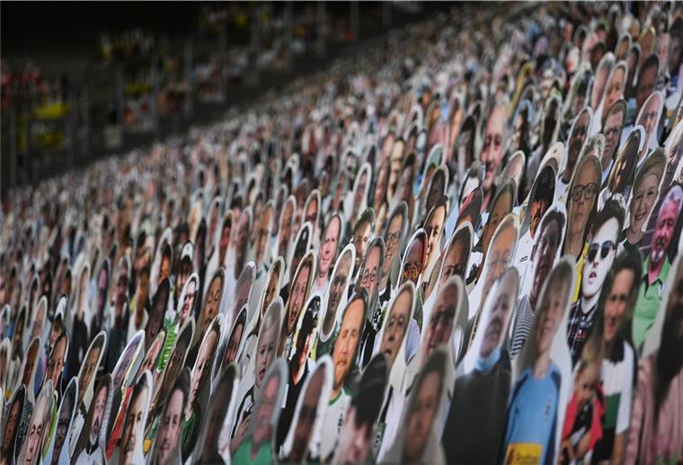 Fans als Pappaufsteller: Eisbären machen es wie Gladbach Borussia Mönchengladbach hat mit seinen Pappaufstellern großen Anklang bei den Fans gefunden. Die Eisbären Bremerhaven nehmen sich diese Aktion für ihre Geisterspiele zum Vorbild.