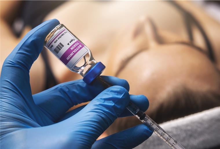 Kosmetische Botox-Spritzen in Brake Botox-Spritzen glätten Mimikfalten.