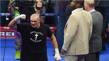 Box-Weltmeister Oleksandr Usyk (links) bekam im Ring ein Angebot für den nächsten Mega-Kampf 