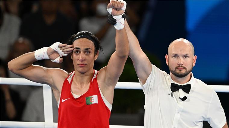 Khelif-Anwalt kündigt Beschwerde wegen Cybermobbings an Boxerin Imane Khelif jubelt als Olympiasiegerin und geht nun gegen Internet-Hass vor.