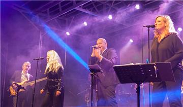 Brachte das Volk zum Tanzen: die Live-Formation Groove Circle aus Bremen, Bremer...