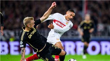 Brachte den VfB gegen Prag früh in Führung: Enzo Millot (r.).