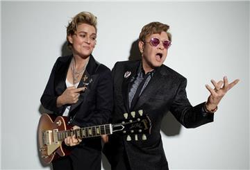 Brandi Carlile und Elton John melden sich mit einem neuen Album zurück. 