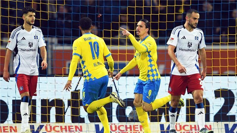 1:3 in Braunschweig: HSV in der Krise Braunschweigs Rayan Philippe feiert sein Tor zum 1:0.