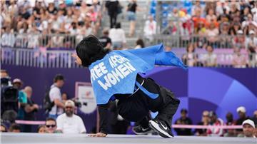 Breakerin Talash mit einer Botschaft für Frauenrechte in ihrer Heimat Afghanistan.