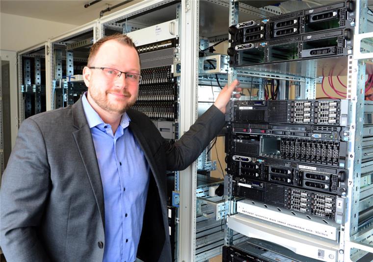 Bremenports IT-Manager Jan  Schirrmacher soll die Cybersicherheit im Hafen von Bremerhaven sicherstellen. 