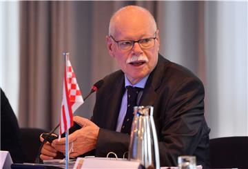Bremens Innensenator Ulrich Mäurer hält derzeit den Rechtsextremismus für die größte Herausforderung.
