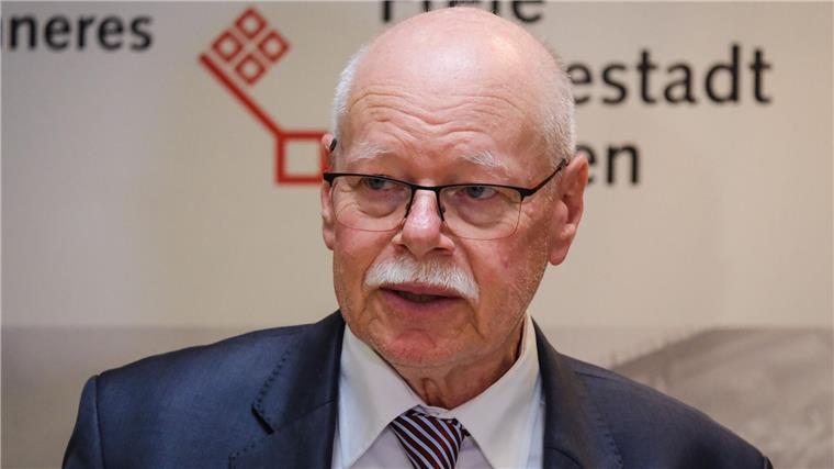 Kritik an Mäurer wegen Besuchs von Palästina-Veranstaltung Bremens Innensenator Ulrich Mäurer (SPD) steht wegen des Besuchs einer Veranstaltung der Deutsch-Palästinensischen Gesellschaft in der Kritik. (Archivfoto)