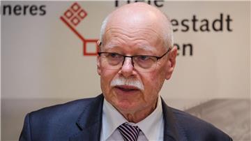 Bremens Innensenator Ulrich Mäurer (SPD) steht wegen des Besuchs einer Veranstaltung der Deutsch-Palästinensischen Gesellschaft in der Kritik. (Archivfoto)