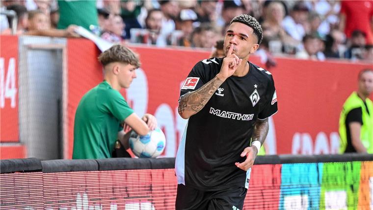 Bremens Justin Njinmah jubelt über seinen Treffer zum 2:2.