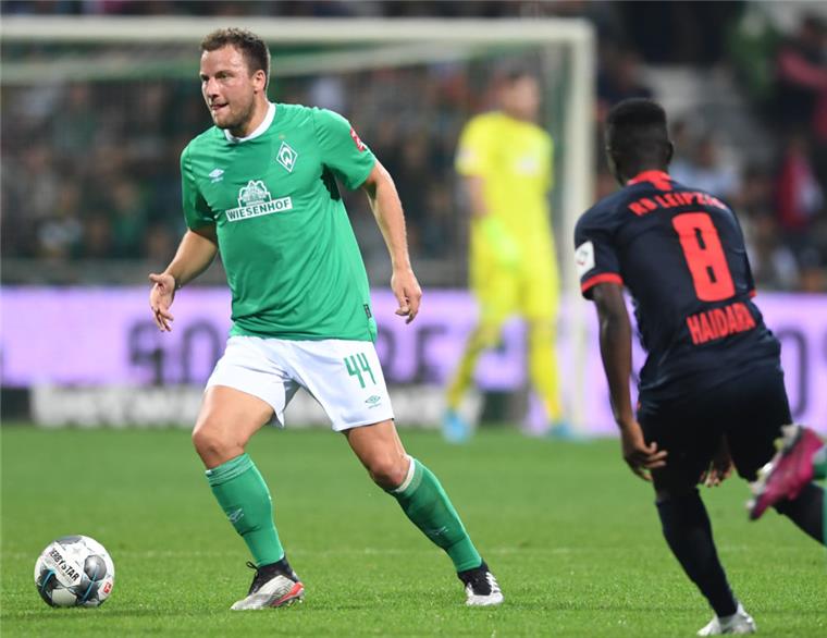 "Knifflige Entscheidung" bei Werder: Sahin oder Bargfrede? Bremens Mittelfeld-Routinier Philipp Bargfrede will nach seiner langen Verletzungspause bald wieder in die Startelf des Fußball-Bundesligisten zurückkehren.