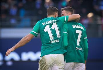 Bremens Niclas Füllkrug (links) feiert sein Tor zum 1:2 mit Marvin Ducksch.