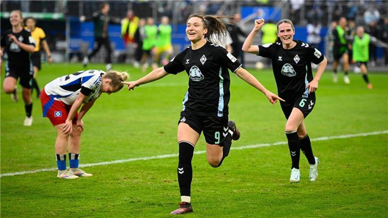 Bremens Sophie Weidauer jubelt nach ihrem Tor zum 1:2.