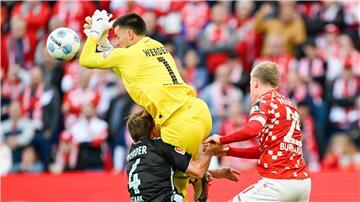 Bremens Torwart Michael Zetterer leitete das 1:1 der Mainzer mit einem Fehler ein.