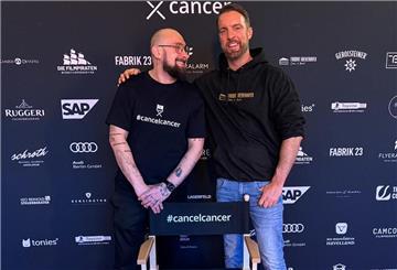 Bremerhaven auf dem roten Teppich: Arthur Schäfer und Dennis Holstein beim Charity-Event „Cancel Cancer“ zur Berlinale in Berlin