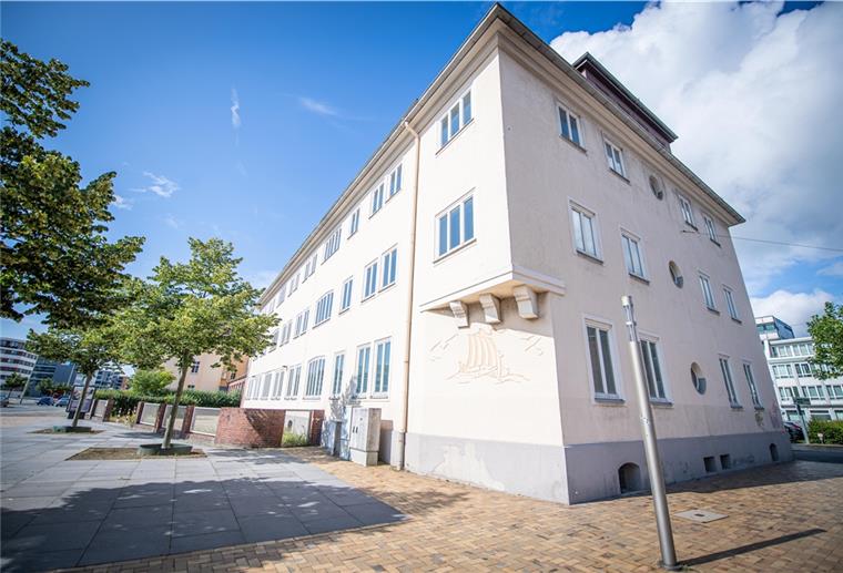 Bremerhaven bekommt Top-Grundstück für einen Euro Bremerhaven bekommt ein Grundstück in bester Lage für nur einen Euro. Auf dem steht derzeit noch das einstige Finanzamt.