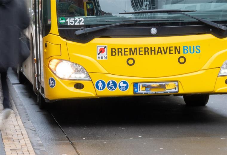 Bremerhaven Bus fährt wieder an der Kreuzung Kirchen-/ Bgm.- Smidt-Straße.