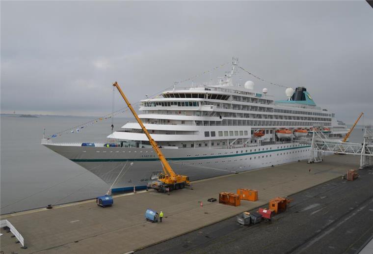 Das Kreuzfahrtschiff „Amera“ am Kreuzfahrtterminal in Bremerhaven. Viele Deutsche verbringen auf ähnlichen Schiffen einen Urlaub.