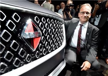 Kampf um Borgward: Bremerhaven hofft, dass Christian Borgward sein Automobilwerk in Bremerhaven bauen wird.