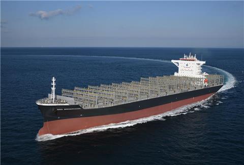 Bremerhaven ist nicht nur größte Stadt an der deutschen Nordseeküste, sondern gibt auch fünf Schiffen den Namen - mindestens. Hier die „OOCL Bremerhaven“, aufgenommen während einer Probefahrt.