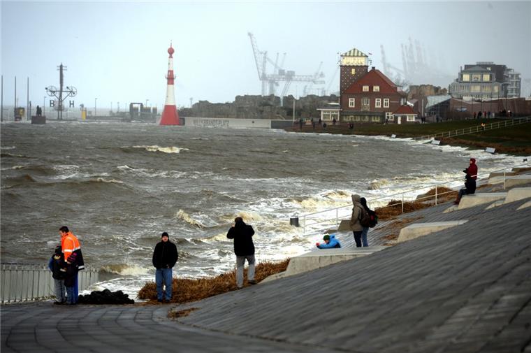 Sturmtief "Sebastian" sorgt für starken Wind - Helgoland-Fahrten fallen aus Bremerhaven kann sich auf einen stürmischen Mittwoch einstellen.