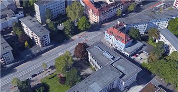 Bremerhaven-Mitte: Auf der Lloydstraße hat ein Autofahrer ein Verkehrsschild überrollt. 