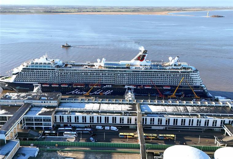 Die Mein Schiff liegt in Bremerhaven. Im April kommt die Mein Schiff 3 wieder in Bremerhaven an.