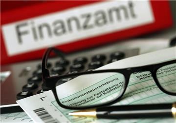 Bremerhavener müssen im Schnitt 18 Tage länger auf ihre Steuererklärung warten a...