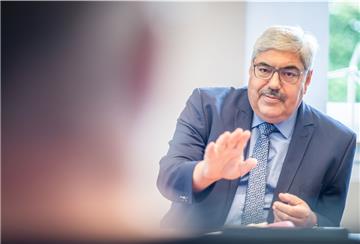Bremerhavens Oberbürgermeister Melf Grantz sieht auch in der Karstadt-Krise neue Perspektiven, die Innenstadt zu entwickeln.