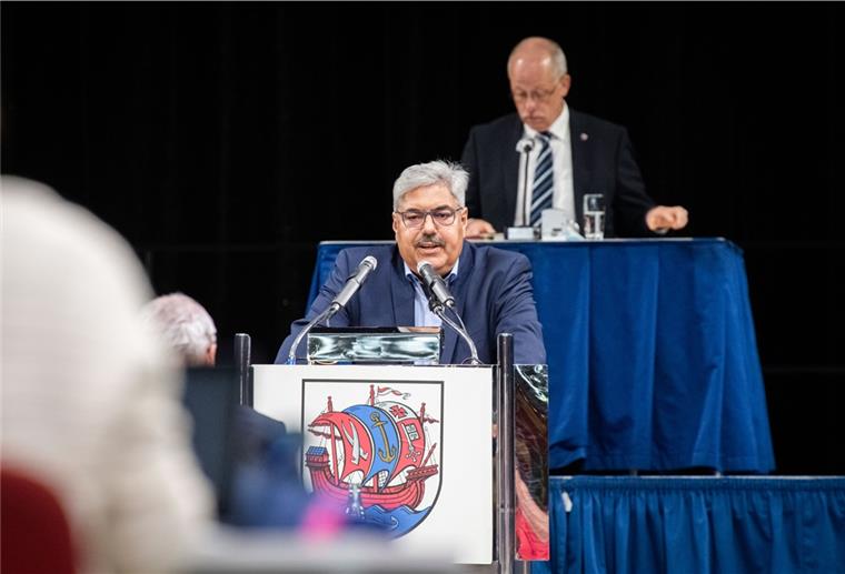 Bremerhavens Oberbürgermeister Melf Grantz (SPD) hielt in der Stadtverordnetenversammlung eine Ansprache zur Corona-Pandemie.