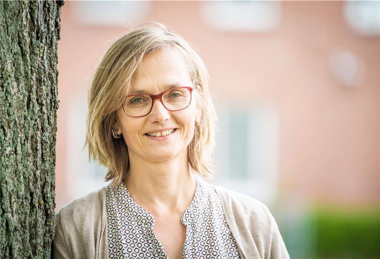 Senatorin holt sich beinharte Verhandlerin aus Bremerhaven Bremerhavens Schulamtsleiterin Regine Komoss verlässt die Seestadt. sie wird Staatsrätin von Bildungssenatorin Sascha Aulepp. Foto: Hartmann