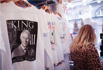 König Charles III. auf T-shirts