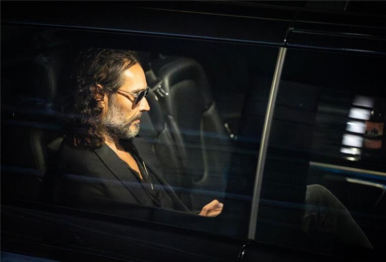 Russell Brand: Weitere Anzeigen wegen sexueller Übergriffe Britische Medien berichten über Vorwürfe mehrerer Frauen gegen Russell Brand wegen Vergewaltigung, körperlicher Übergriffe und emotionalen Missbrauchs.