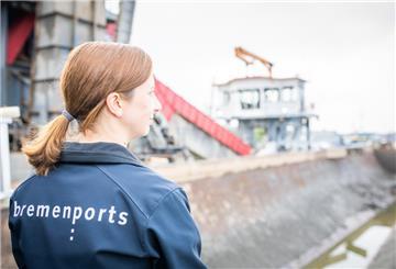 Matrosin Britta Glocksien von Bremenports
