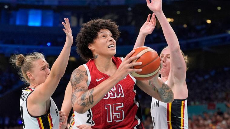 Brittney Griner kennt das Gefühl russischer Gefangenschaft - über die Freilassung vieler ihrer Landsleute hat sie sich nach dem Sieg gegen Belgien sehr gefreut.